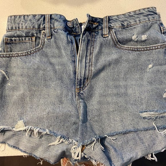 NWOT Dynamite Distressed Blue Jean Shorts Size 28 - Picture 4 of 6